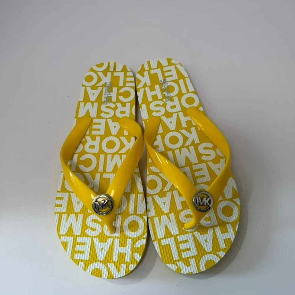 Michael Kors Womens Flip Flops Sandals Yellow White MK Logo Print Thong Sz 8M